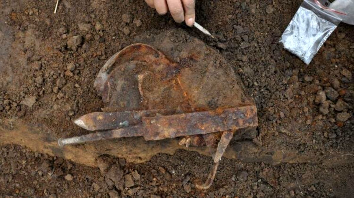 کشف اسکلت "زن خون‌آشام" در گورستان ۴۰۰ ساله