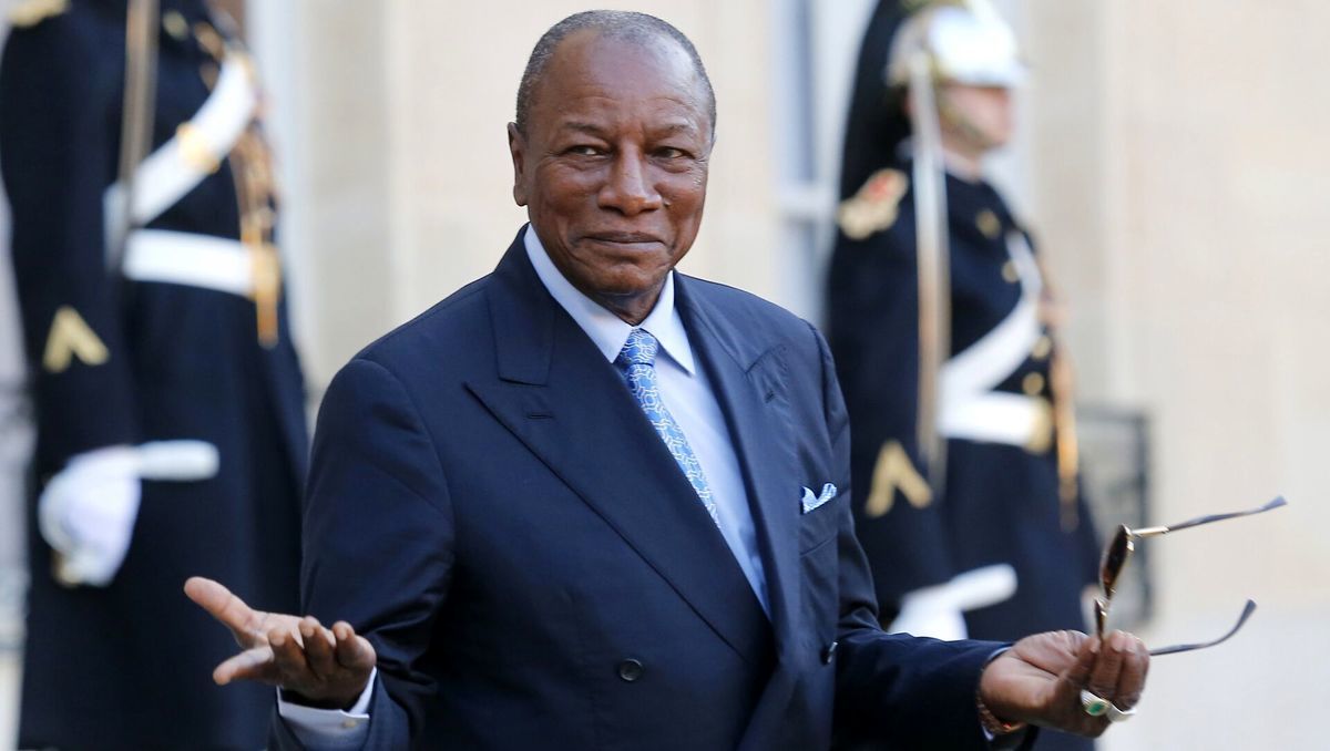 ببینید: ویدیویی عجیب از رئیس‌جمهور گینه که وزیر کار خود را کتک می‌زند! 