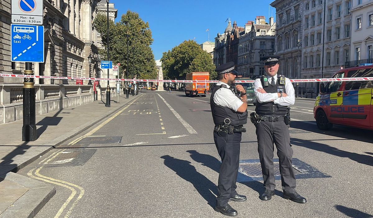 حمله تروریستی در لندن با زیر گرفتن عابران پیاده ! + عکس